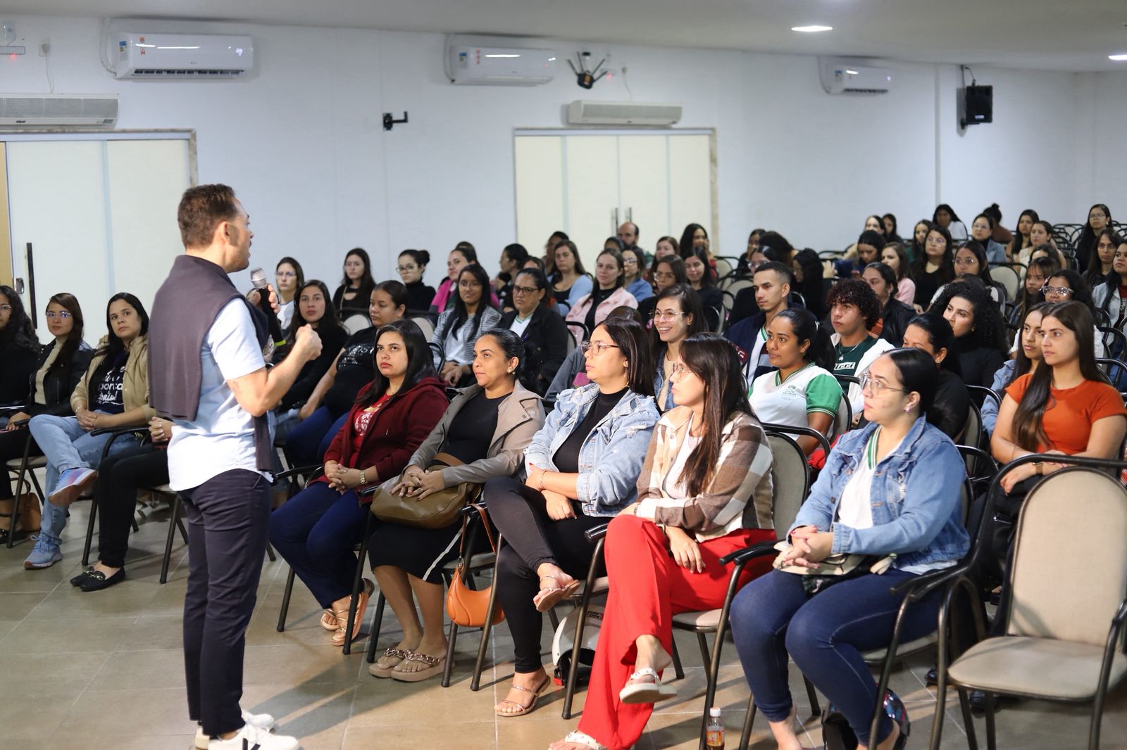 Centenas de profissionais da educação municipal participam de formação sobre tecnologia, inclusão e práticas pedagógicas em Belo Jardim
